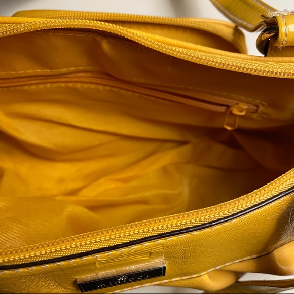 yellow baguette shoulder bag - Picture 5 of 7